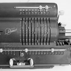 Mechanischer Rechner - Rechenmaschine (um 1955)